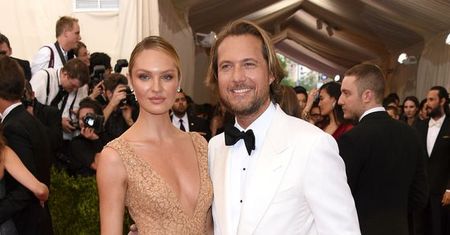 Candice Swanepoel pokazuje ciążowy brzuszek