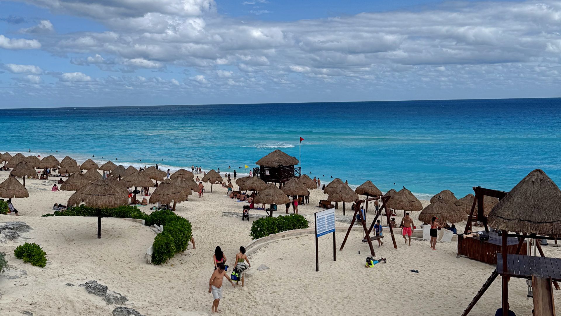 Jeśli chcesz czuć się lekko i swobodnie na plaży, sięgnij po produkty, które nie obciążają żołądka i nie wywołują wzdęć.