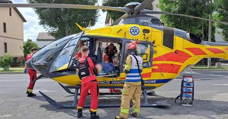 Tragedia w Kraśniku! 2-letni chłopiec wypadł z okna na trzecim piętrze. Na miejscu lądował śmigłowiec LPR [ZDJĘCIA]