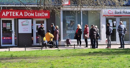 Polacy ruszyli do aptek. Tyle zarobił dystrybutor leków
