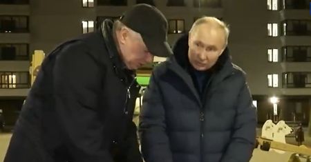 Putin odwiedził Mariupol. Mieszkańcy wściekli. "Nikt tego nie pokaże"