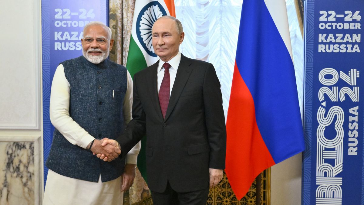 KAZAN, RUSSIA - OCTOBER 22 : (----EDITORIAL USE ONLY - MANDATORY CREDIT - 'PHOTOHOST AGENCY / KRISTINA KORMILITSYNA / HANDOUT' - NO MARKETING NO ADVERTISING CAMPAIGNS - DISTRIBUTED AS A SERVICE TO CLIENTS----) Russian President Vladimir Putin meets with Indian Prime Minister Narendra Modi during the 16th BRICS Summit in Kazan, Russia on October 22, 2024. (Photo by Kristina Kormilitsyna / Photohost Agency / Handout/Anadolu via Getty Images)
