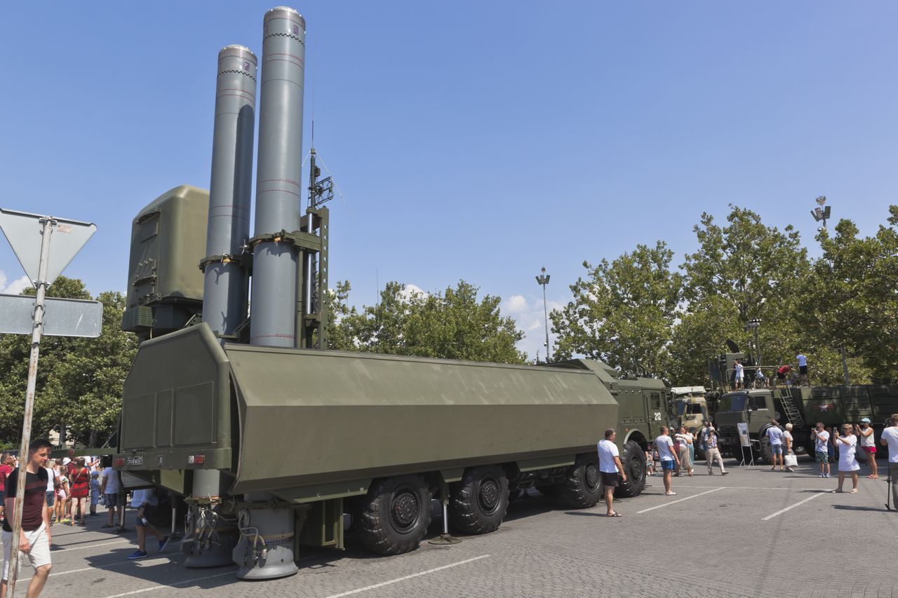 Rosyjski system Bastion uszkodzony. Rozbił się na barierach autostradowych