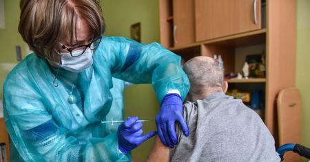 Szczepienia na COVID-19. Zmiany w sposobie informowania o szczepieniach