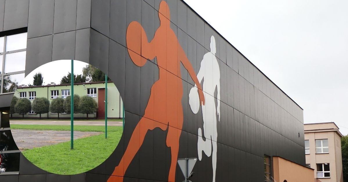 Oświęcim: Nowoczesność i głęboki PRL. Dwa światy u na przyszkolnych obiektach sportowych