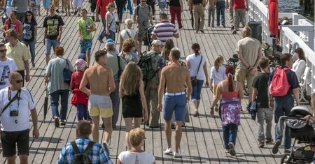 Wakacje 2021. Turyści przesadzają. Półnadzy spacerują po ulicach