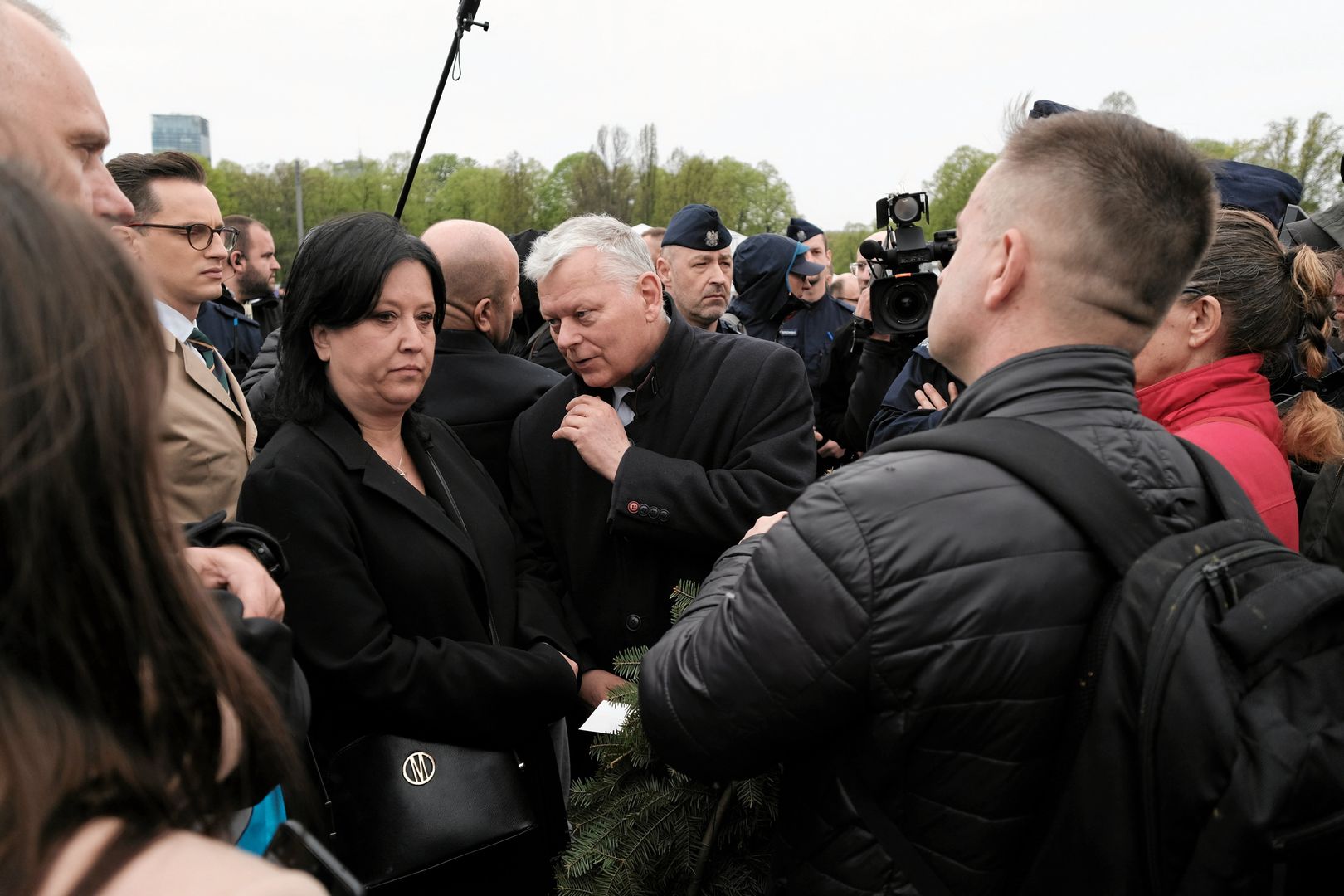 Awantura przed pomnikiem smoleńskim. Wezwano policję