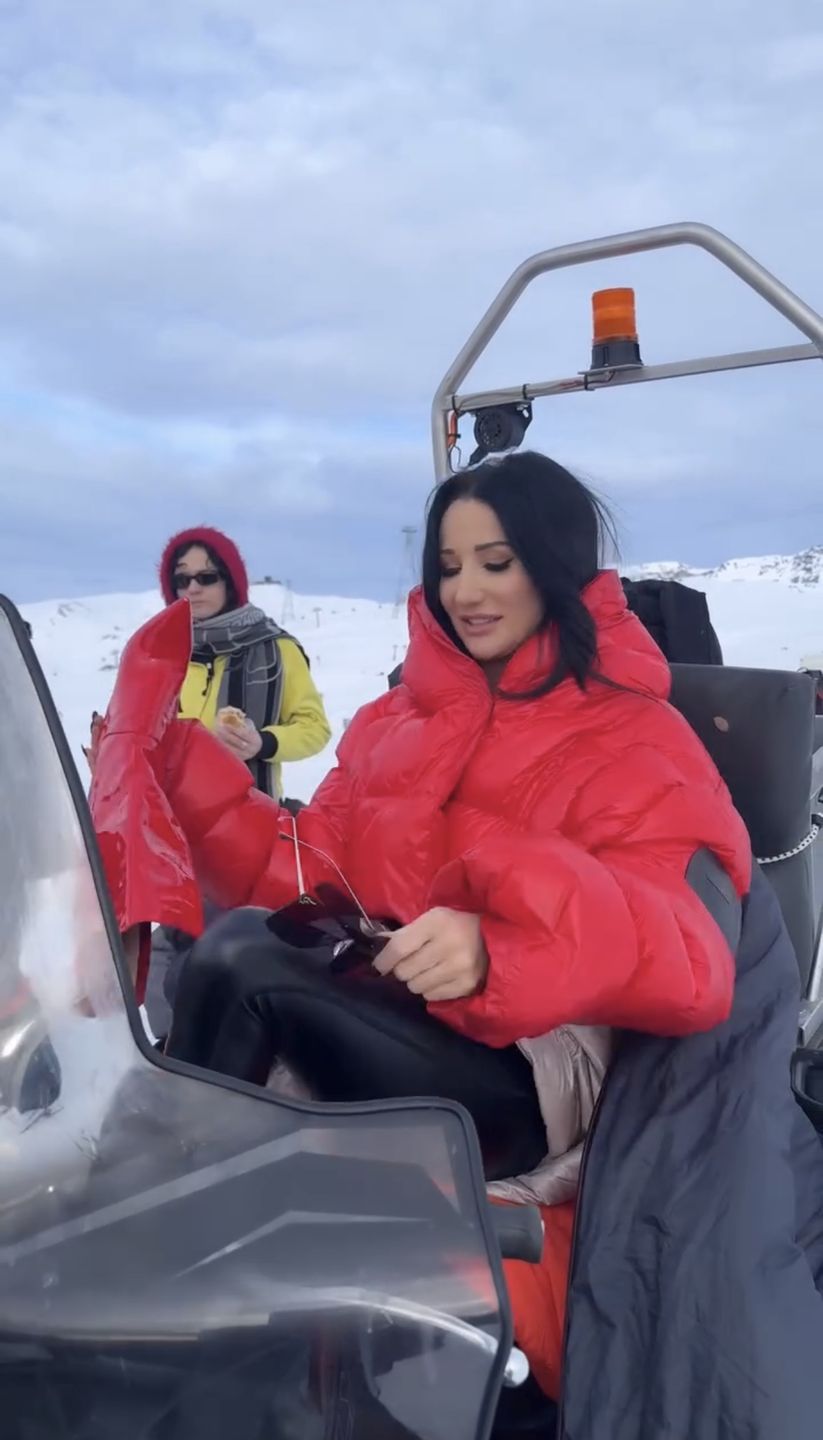 Justyna Steczkowska w szpilkach w górach