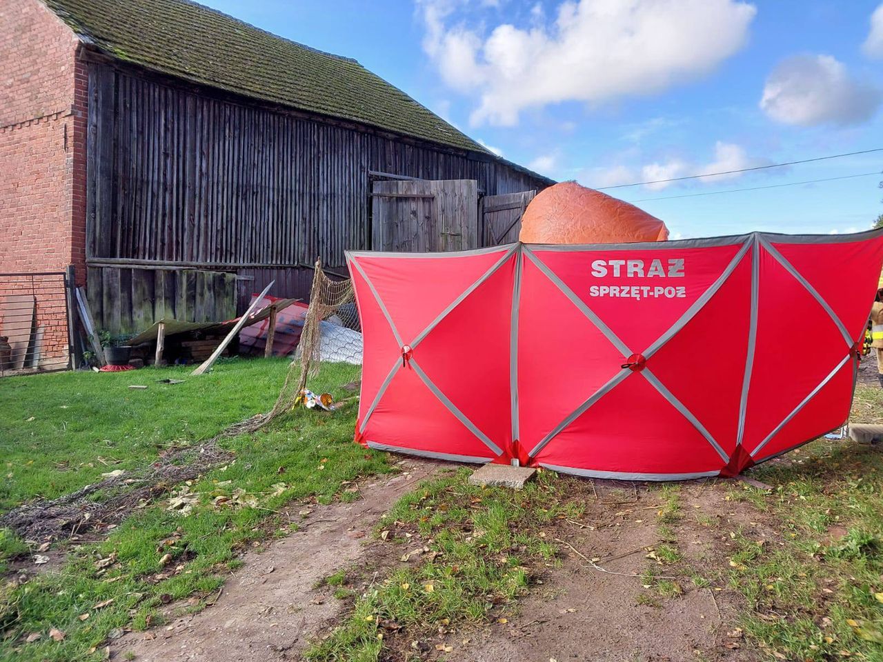 Śmierć pod Kołobrzegiem. Maszyna wciągnęła rolnika