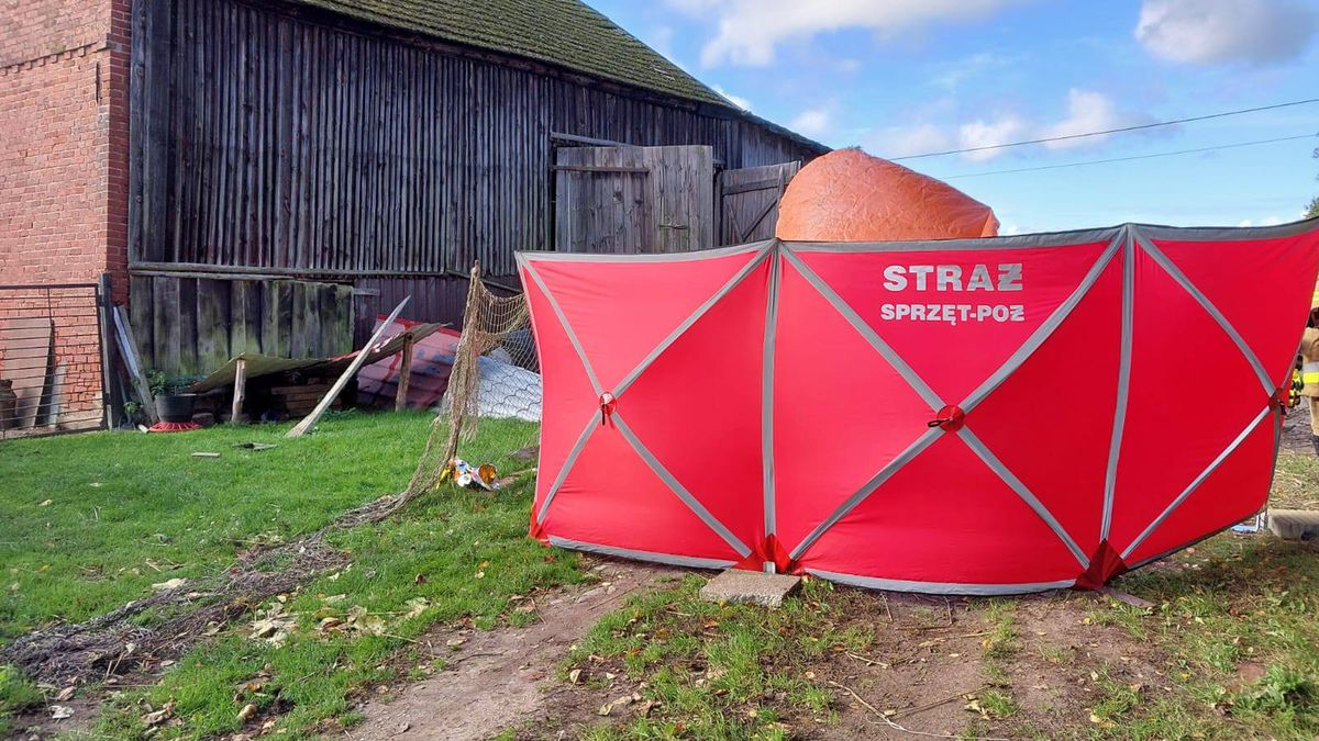  Mężczyzna zginął wciągnięty przez maszynę rolniczą