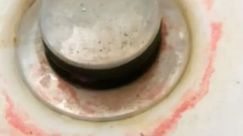 Różowy nalot w łazience? Chirurg ostrzega: tego nie ignoruj