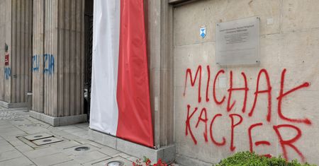 Warszawa. Imiona dzieci, które popełniły samobójstwo na ścianach gmachu MEN
