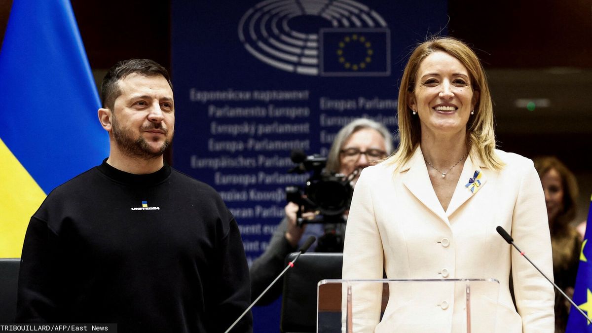Wystąpienie prezydenta Ukrainy w Parlamencie Europejskim. Po lewej Wołodymyr Zełenski, po prawej Roberta Metsola - szefowa Parlamentu Europejskiego