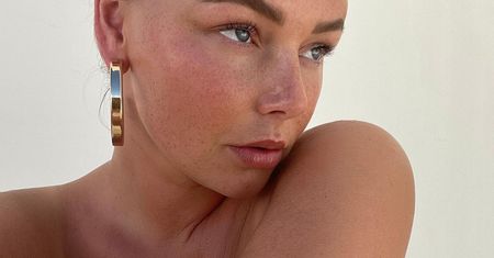 Influencerka w zmysłowej sesji. "Więcej kobiet z krągłościami w bikini, proszę"