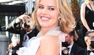 Eva Herzigova postawiła na ryzykowną kreację. Wystarczyła chwila i afera gotowa