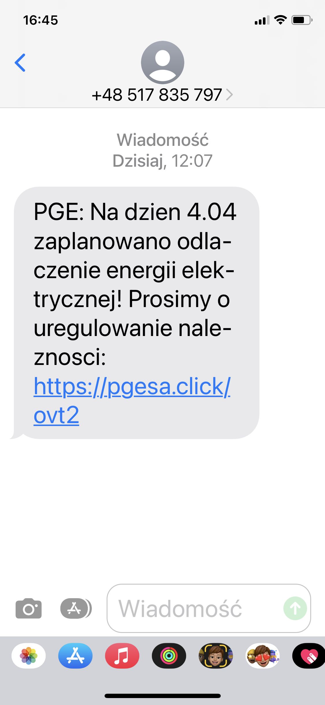 Fałszywy SMS mówiący o rzekomej niedopłacie