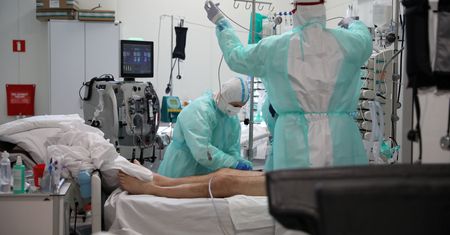 Jak często na COVID umierają niezaszczepieni? "To nie jest zaskoczenie"