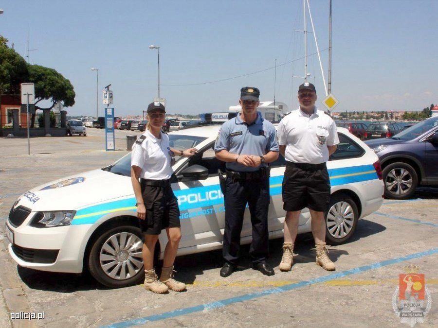 W wakacje polscy policjanci pracują w Chorwacji. W razie nieporozumienia z miejscowym funkcjonariuszem można skorzystać z ich pomocy