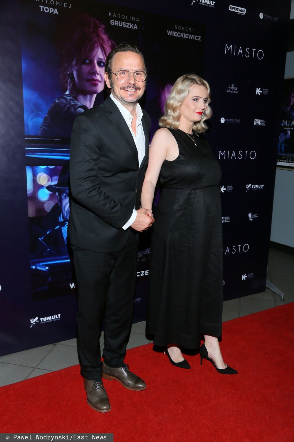 Bartłomiej Topa i Gabriela Mierzwiak na premierze filmu "Miasto"