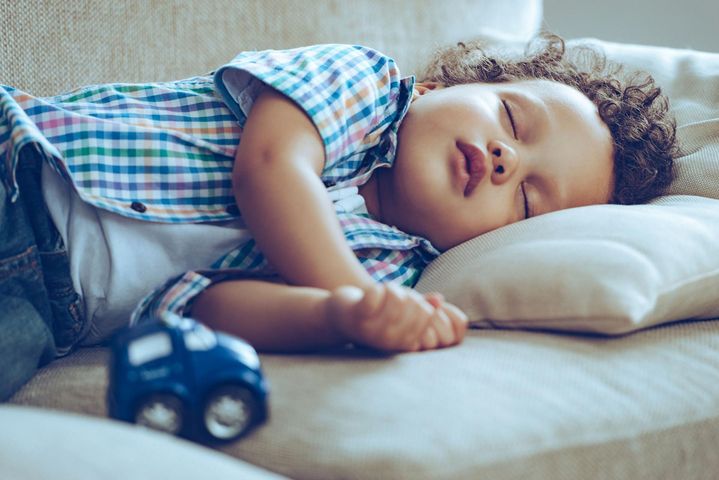 Jak nauczyć dziecko przesypiania całej nocy?