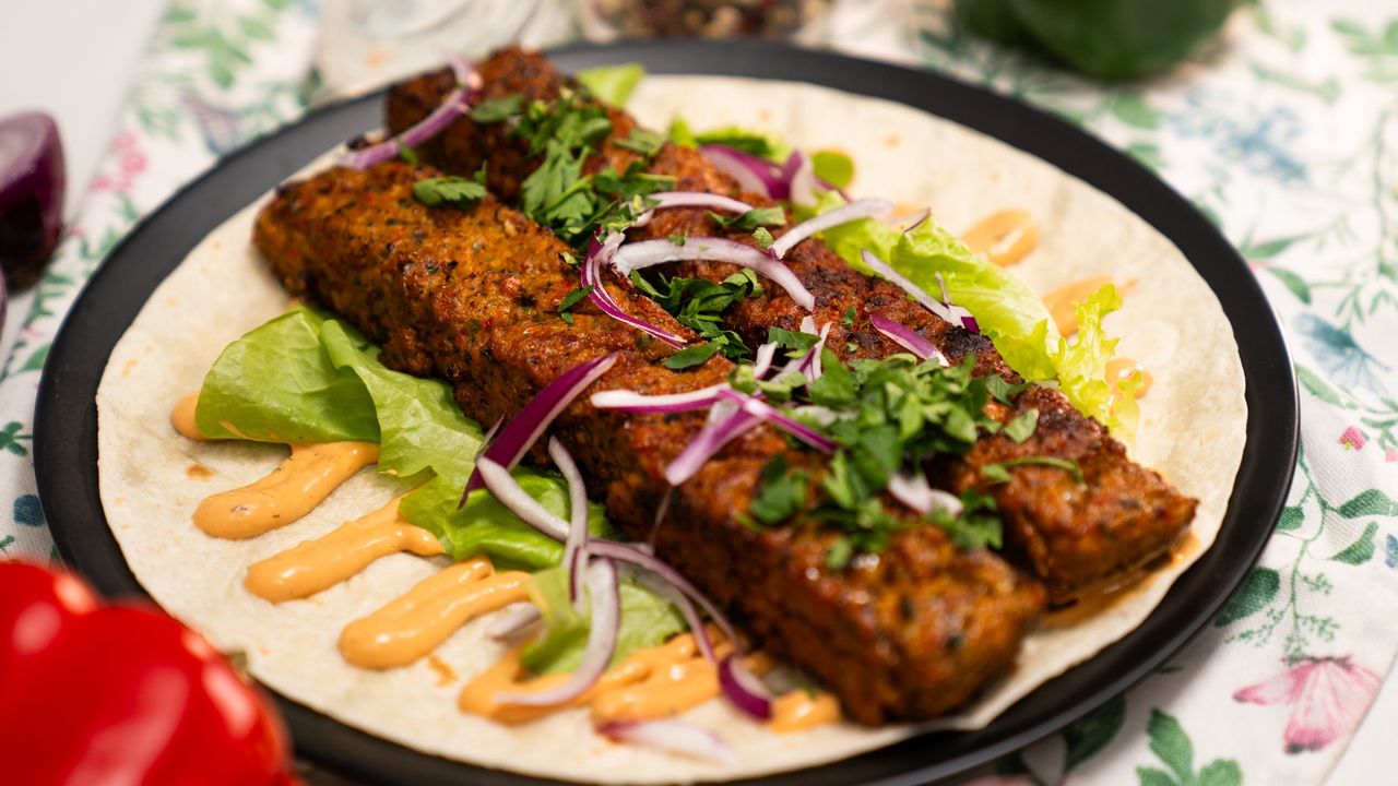 Odkąd znamy patent na szaszłyki bez patyków, robimy je na okrągło. Po prostu palce lizać