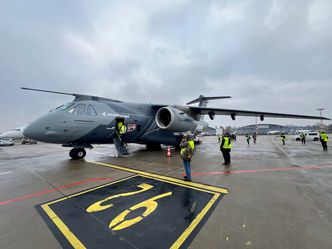 "Podniebny potwór" w Warszawie. Embraer KC-390 Millennium przyleciał do Polski