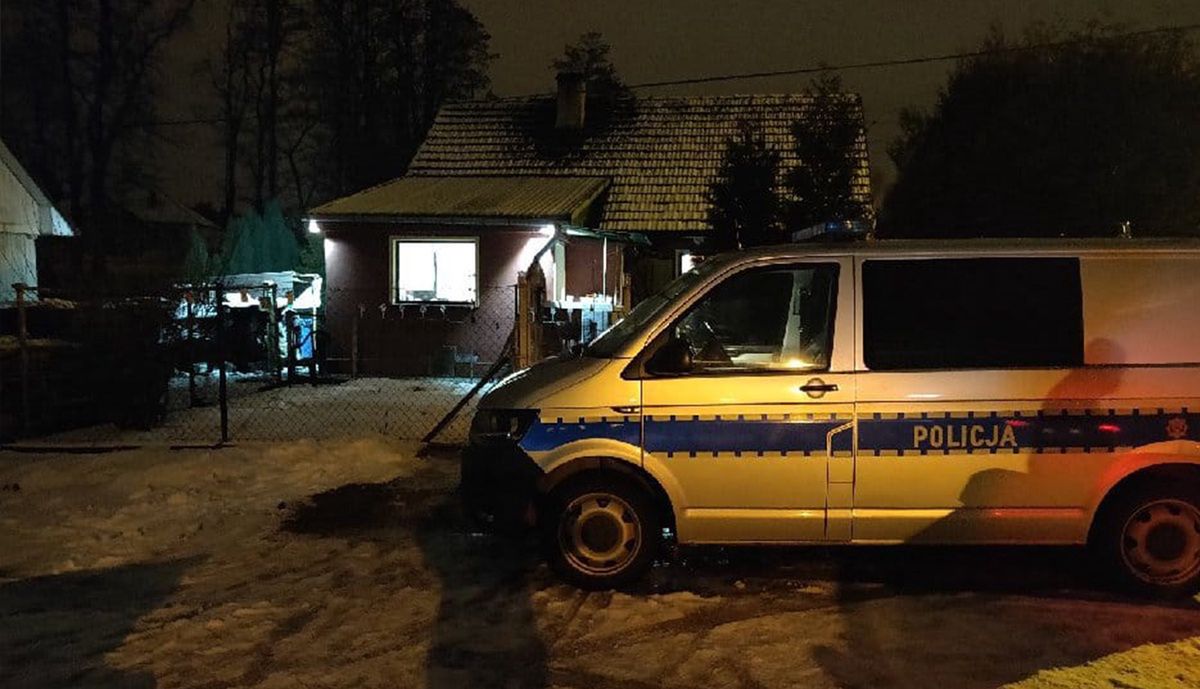 Wieliczka. Policjanci pomagali gasić pożar, jeden z nich trafił do szpitala Źródło: KPP Wieliczka