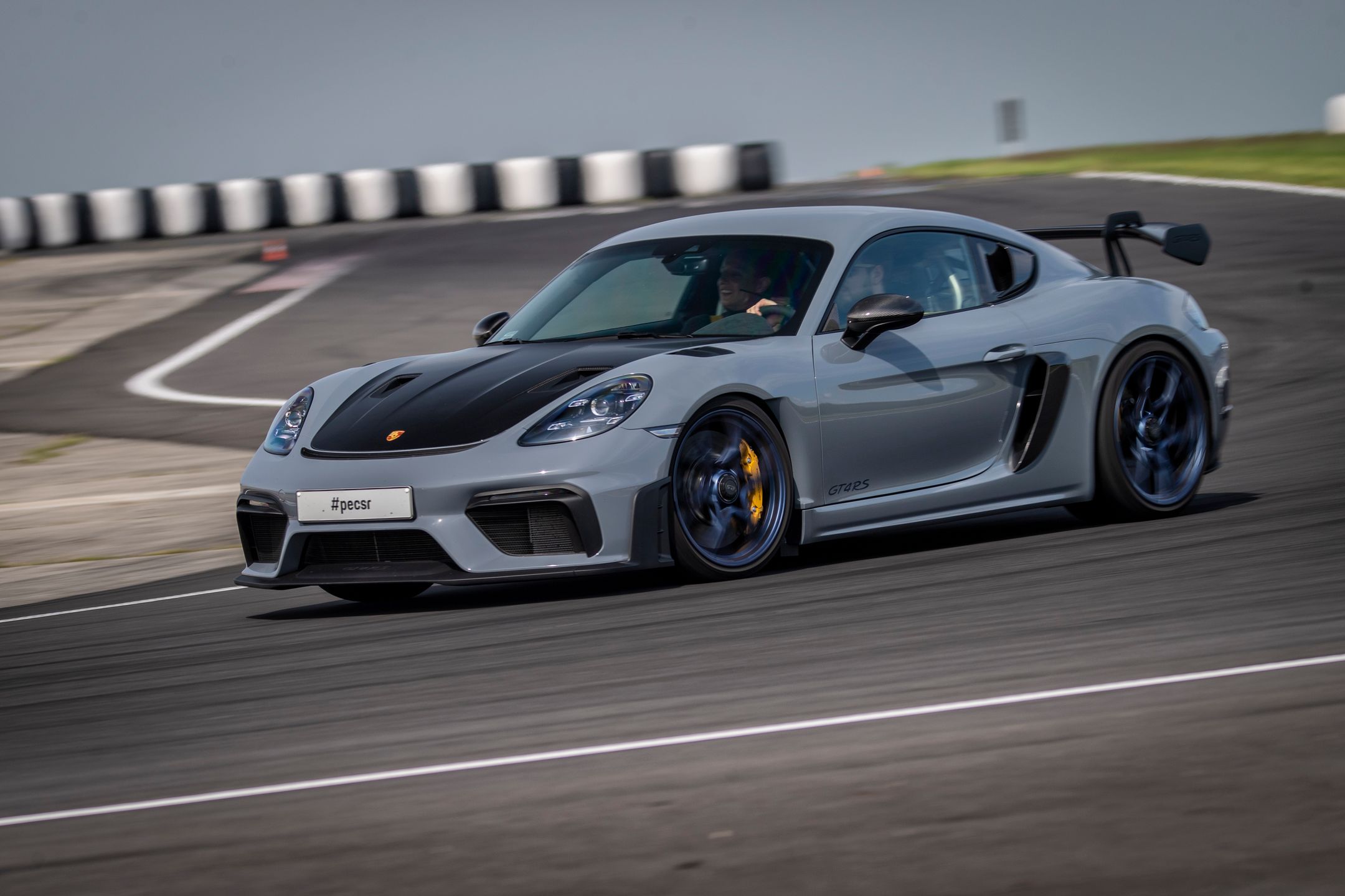 Porsche 718 Cayman GT4 RS