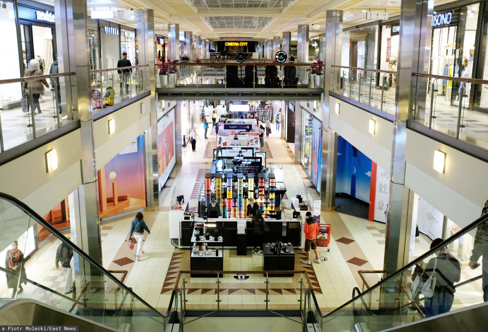 Warszawa. Luzowanie obostrzeń. Galerie handlowe ponownie otwarte