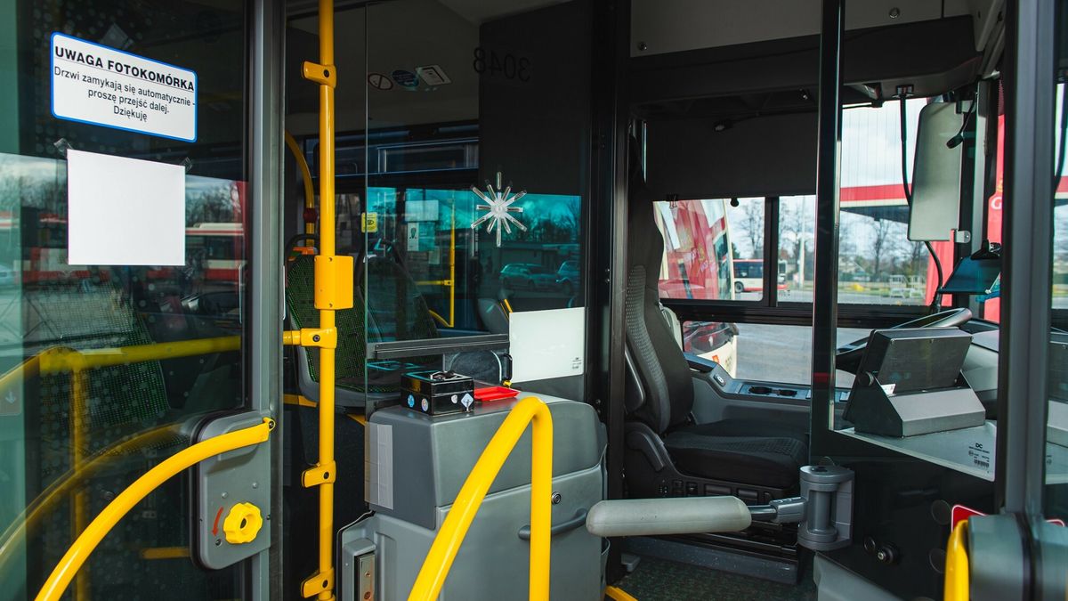 Nowe autobusy w gda?skiej komunikacji
31.01.2022 -  Gdansk, Konferencja GAiT - Gdanskie Autobusy. Modernizacja floty gdanskich autobusow o autobusy elektrycznej ktore miasto planuje zakupic.    n/z miejsce kierowcy autobusu, kierownica miejsce pracy za kolkiem  / Fot. Karol Makurat/REPORTER
Karol Makurat/REPORTER