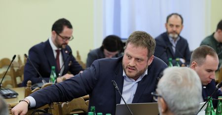 Cieszyński popiera tabletkę "dzień po"? Głosował w kratkę