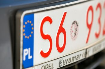 Tablice rejestracyjne przechodzą zmianę. Kierowcy muszą się przyzwyczaić
