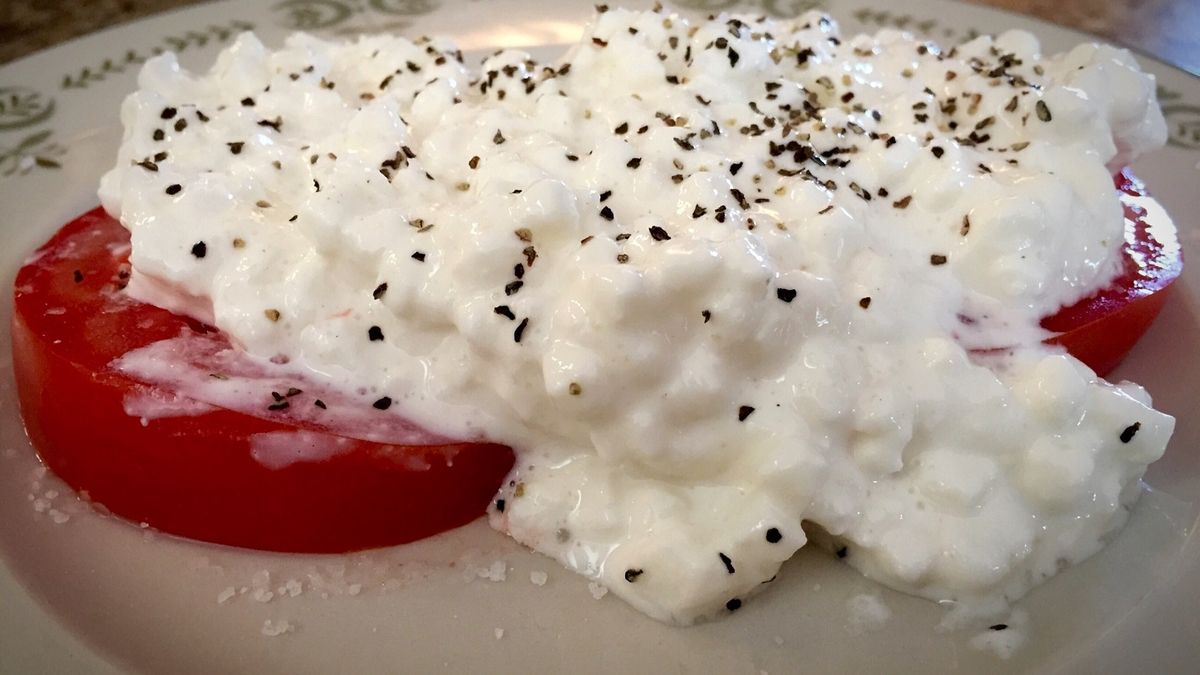 Close-Up Of Cottage Cheese And Tomatoes In Plate
Jim Hammer / EyeEm
Cheese, Close-Up, Cottage Cheese, Food, Food And Drink, Freshness, Garnish, High Angle View, Indoors, No People, Plate, Ready-To-Eat, Still Life, Table, Temptation, Tomato, White Color, Lafayette, United States