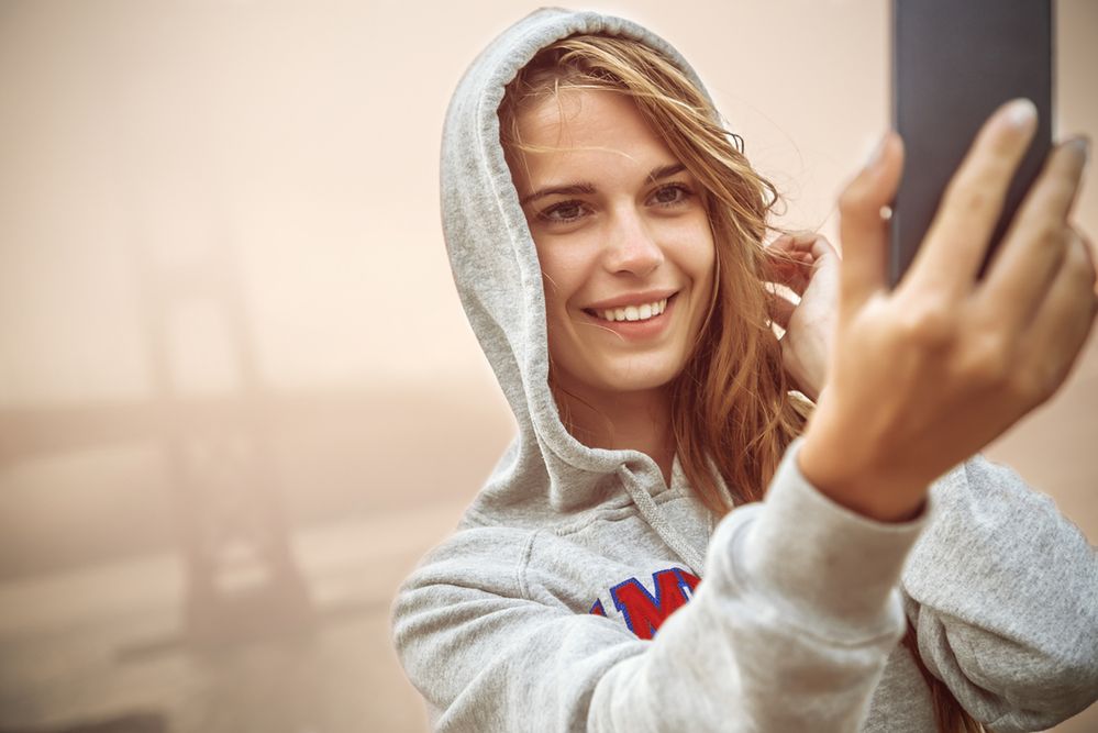Dziewczyna robiąca selfie