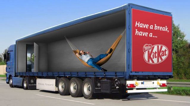 15 gigantycznych reklam na ciężarówkach - Photoshop vs. rzeczywistość 1