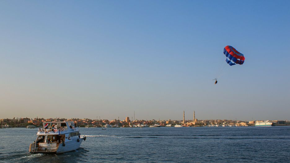 arch48
HURGHADA, EGYPT - OCTOBER 31, 2021 - A parasailer and a boat are pictured in Hurghada, Egypt.
Serhii Hudak