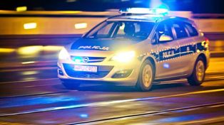 Koniec z "eskortami" ludzi do szpitali? Komenda Główna Policji: to nielegalne i niebezpieczne
