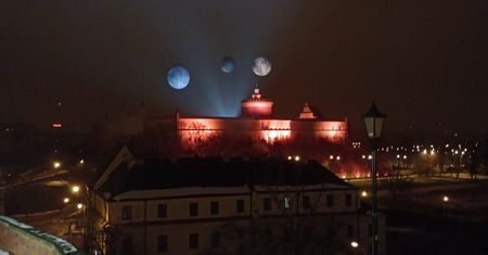 Planety nad Zamkiem. Ekipa filmowa Netflixa w Lublinie. Kręcą reklamę nowej produkcji