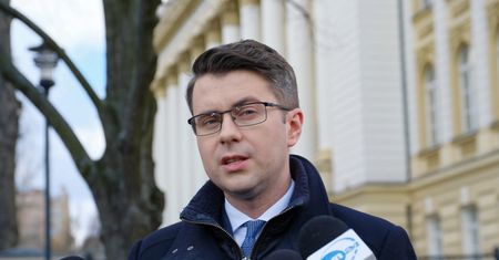 Etapy odmrażania gospodarki. Rzecznik rządu: we wtorek decyzja o kolejnym luzowaniu obostrzeń