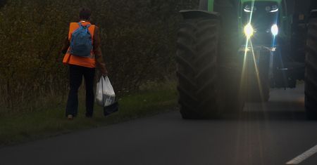 Inspekcja Handlowa sprawdziła odblaski i kamizelki. Ich noszenie nie znaczy, że nie łamiemy prawa