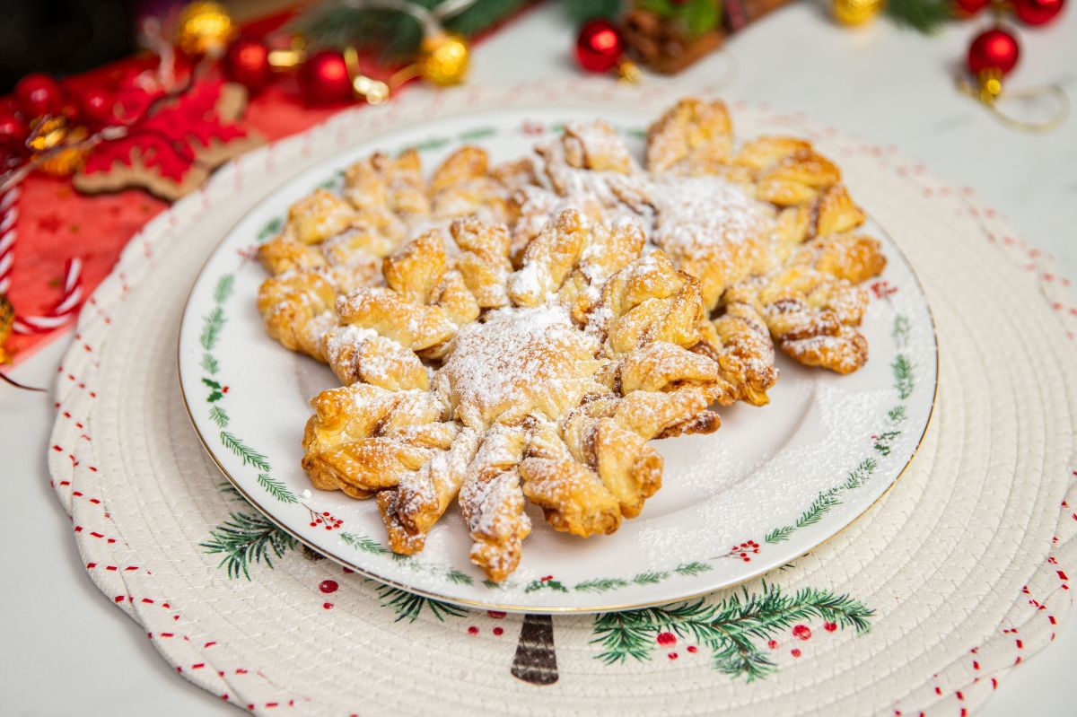 Make these delicious snowflake-shaped cookies in no time