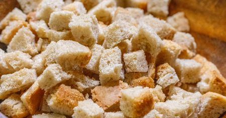 Polacy jedzą na potęgę, a dietetycy załamują ręce, Te produkty rujnują tarczycę