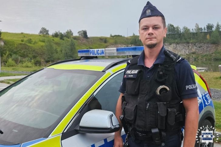 Policjant po służbie pomógł seniorce osłabionej przez upał. Kobieta nie mogła samodzielnie wstać