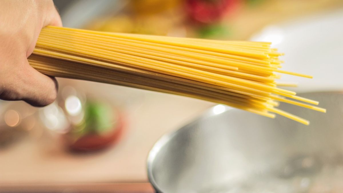 Kiedy dodać sól do wody na makaron?