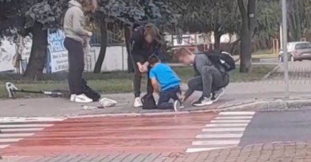 Nagrano ich z ukrycia. Reakcja nastolatków zaskoczyła ludzi