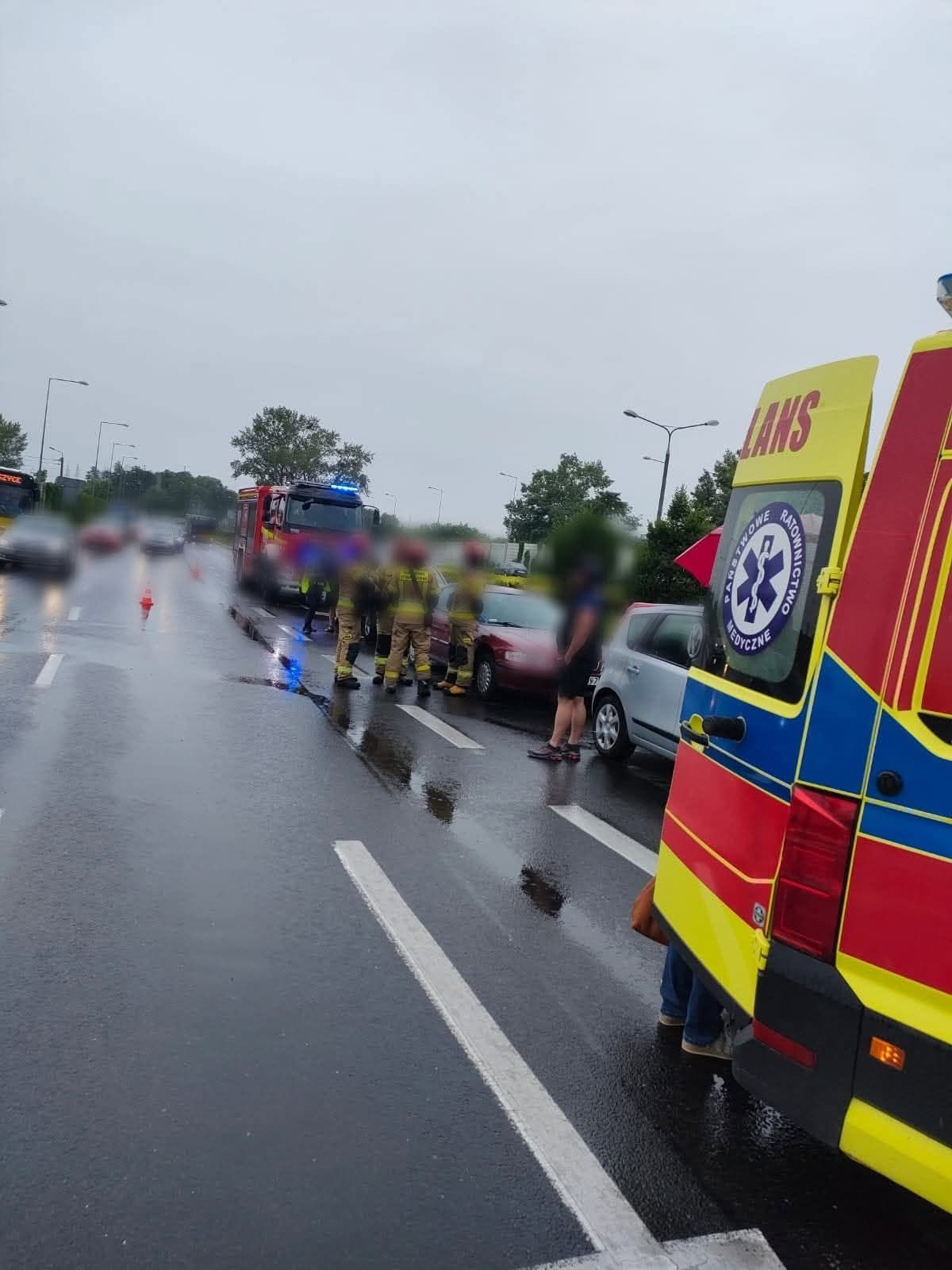 Zderzenie trzech samochodów na ul. Wyszogrodzkiej w Płocku. Są utrudnienia w kierunku Warszawy!