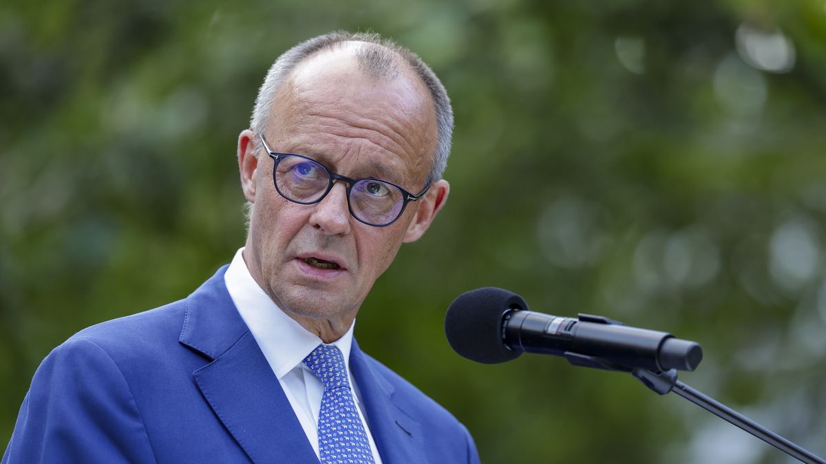CDU state executive committee meeting with German Chancellor Friedrich Merz
epa12414978 German Chancellor Friedrich Merz attends a statement at the CDU state executive committee meeting in Duesseldorf, Germany, 29 September 2025. The day after the run-off elections in North-Rhine Westphalia the CDU state executive committee meets at the CDU state headquarters to analyse the election results.  EPA/Christopher Neundorf 
Dostawca: PAP/EPA.
Christopher Neundorf
Media, Press, Party, CDU