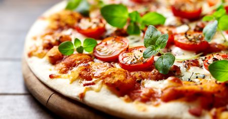 Ciasto jak z włoskiej pizzerii. Przygotujesz je w domowych warunkach