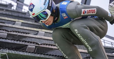 Wyluzowany Stoch z radlerkiem w dłoni. Fani dostrzegli jeszcze inny szczegół