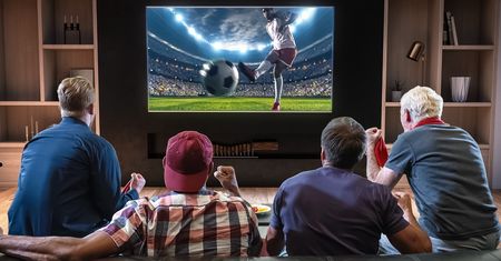 Czy warto oglądać mecze w trybie sportowym na TV? Ekspert odpowiada